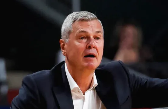 Benfica anuncia treinador de basquetebol